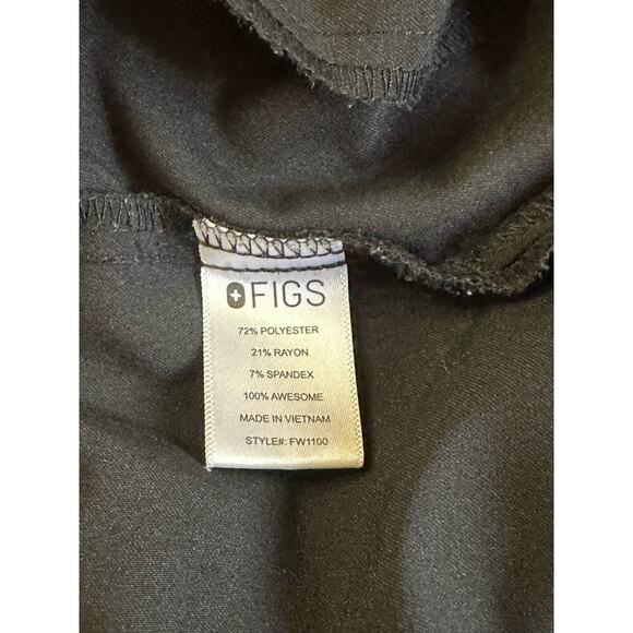 Figs Casma Three-Pocket Scrub Top in Black - Picture 4 of 5